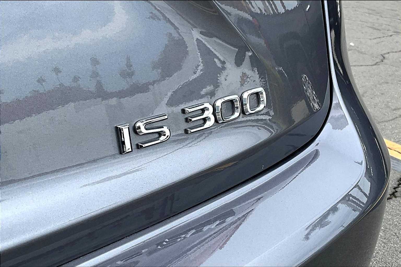 2020 Lexus IS 300 photo 9