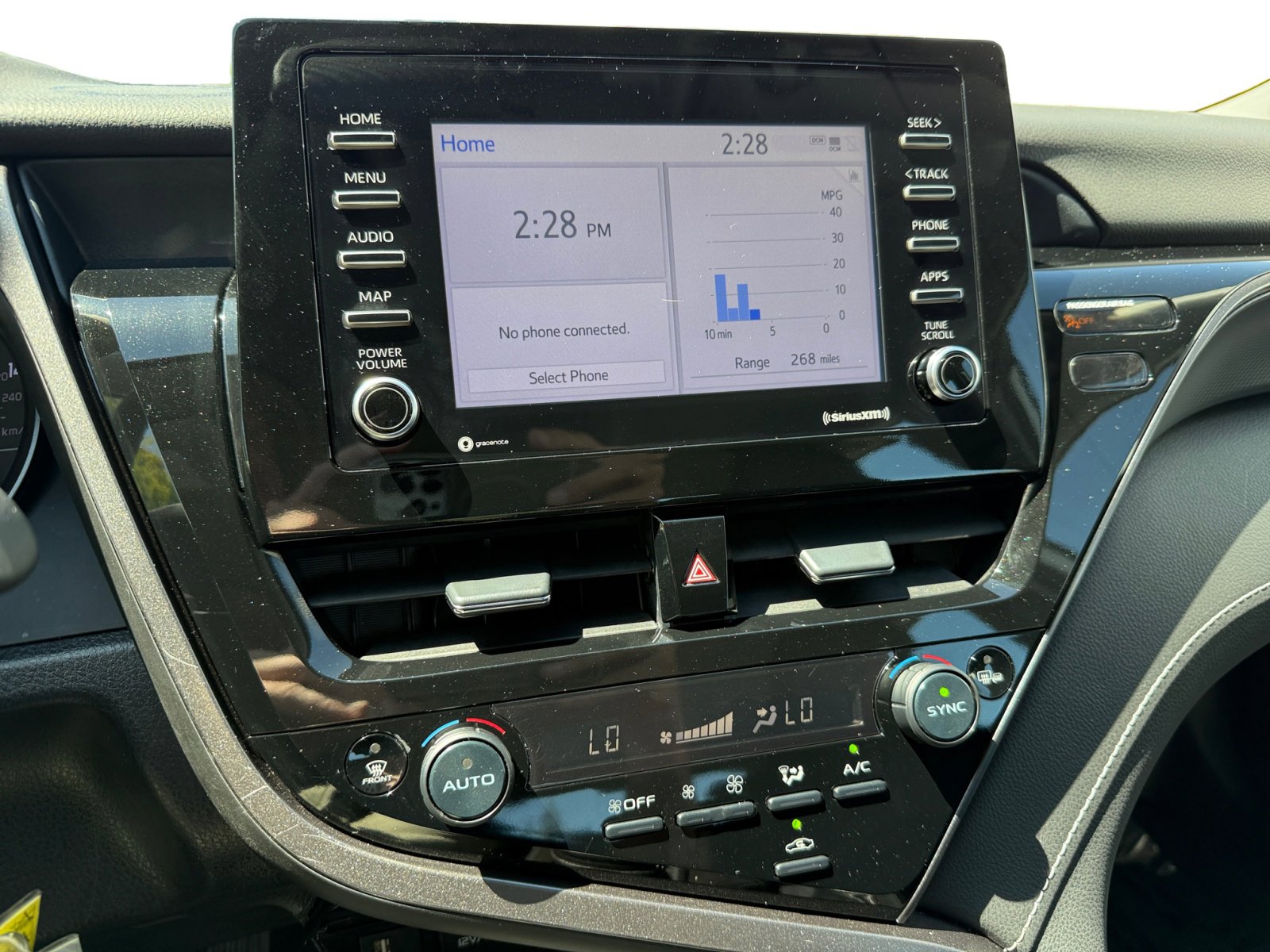2022 Toyota Camry SE photo 12
