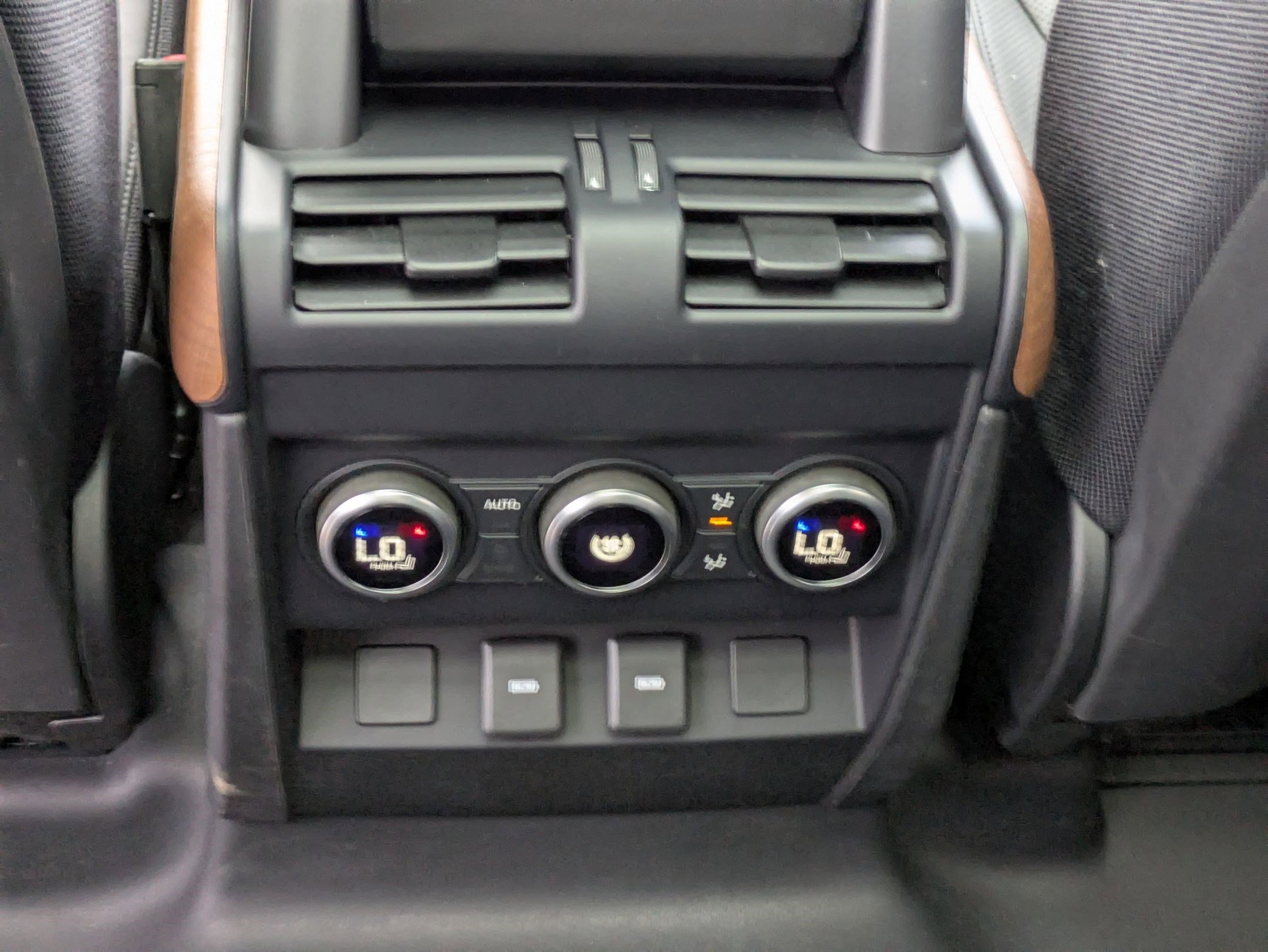 2023 Land Rover Defender 110 photo 25