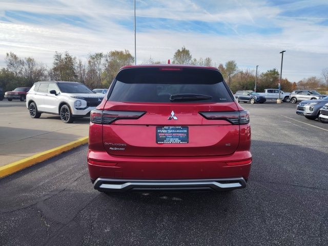 2025 Mitsubishi Outlander SE photo 4
