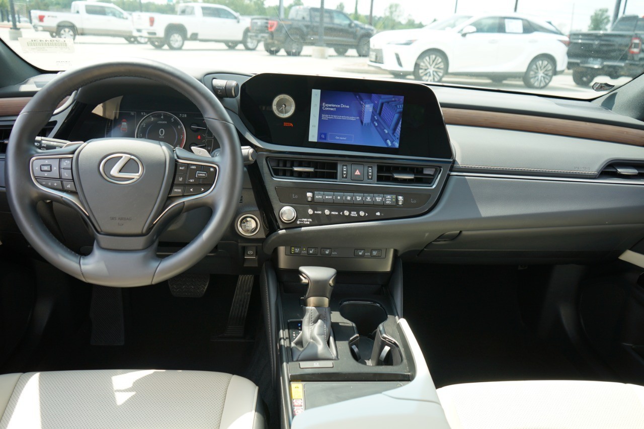 2025 Lexus ES 350 photo 26