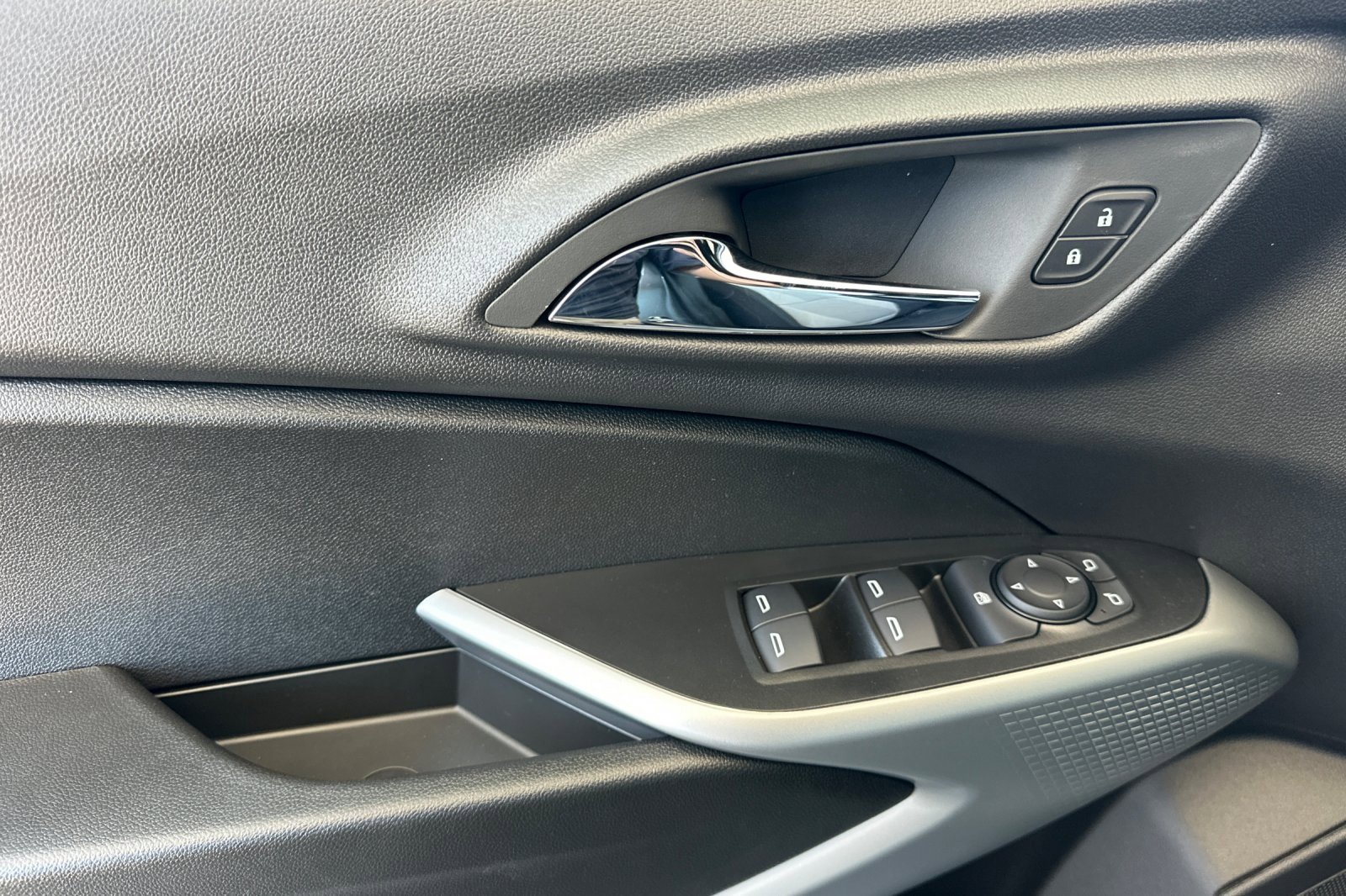 2025 Chevrolet Trax photo 10