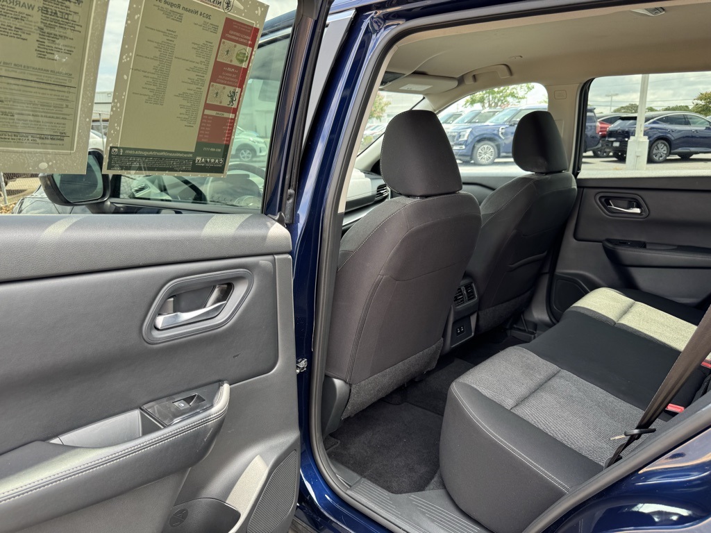 2024 Nissan Rogue SV photo 28