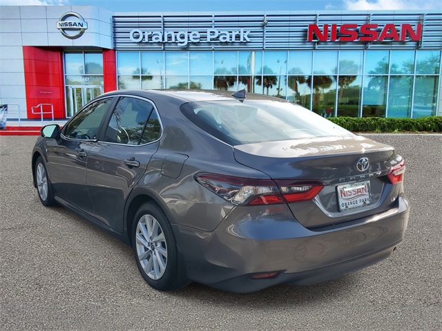 2022 Toyota Camry LE photo 3