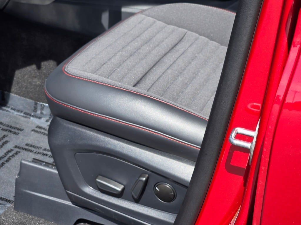 2025 Ford Explorer ST-Line photo 22