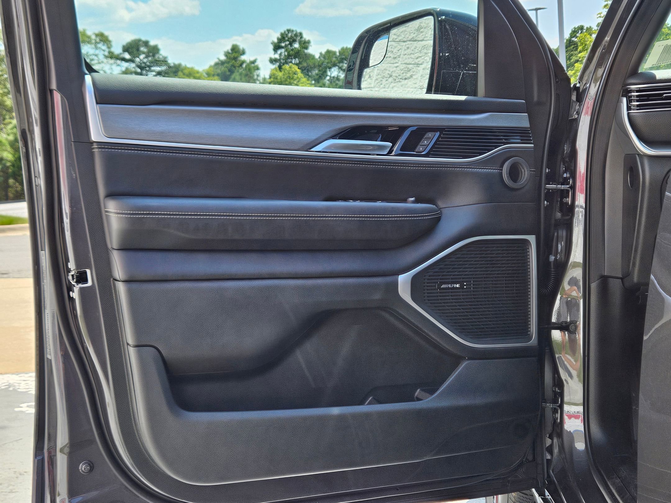 2025 Jeep Wagoneer Series II Carbide photo 11