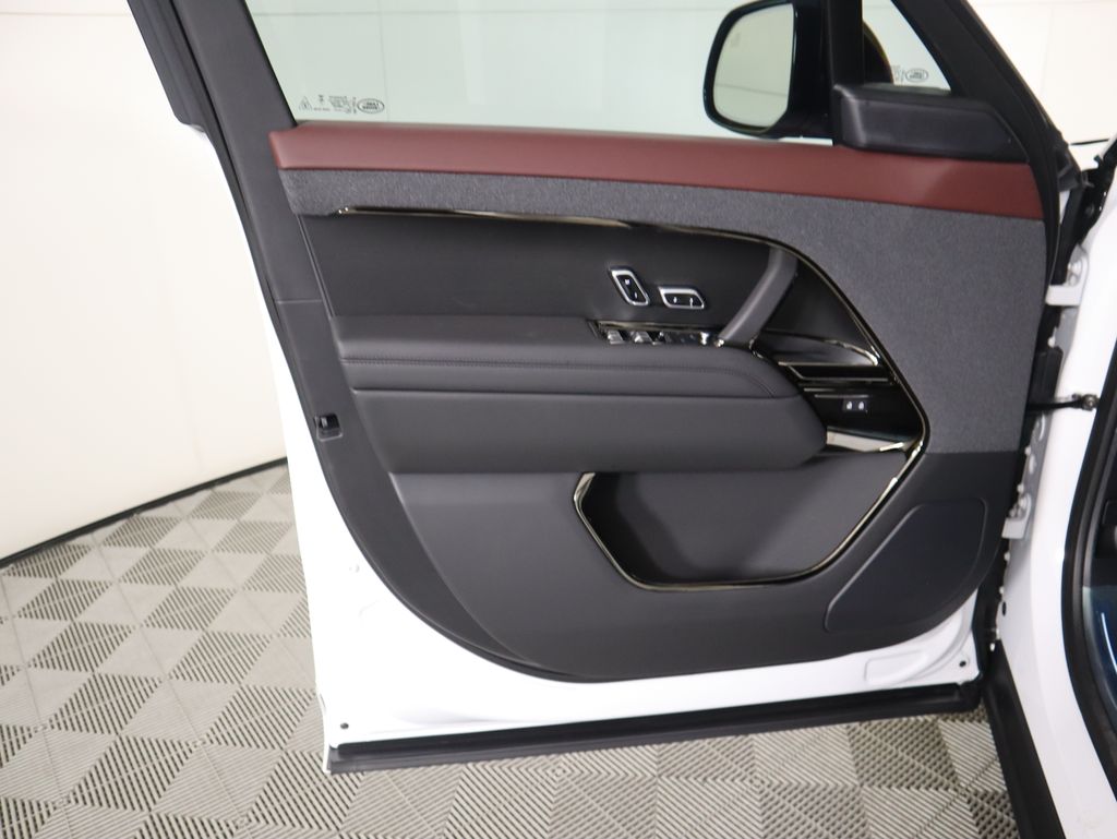2025 Land Rover Range Rover Sport SE photo 22