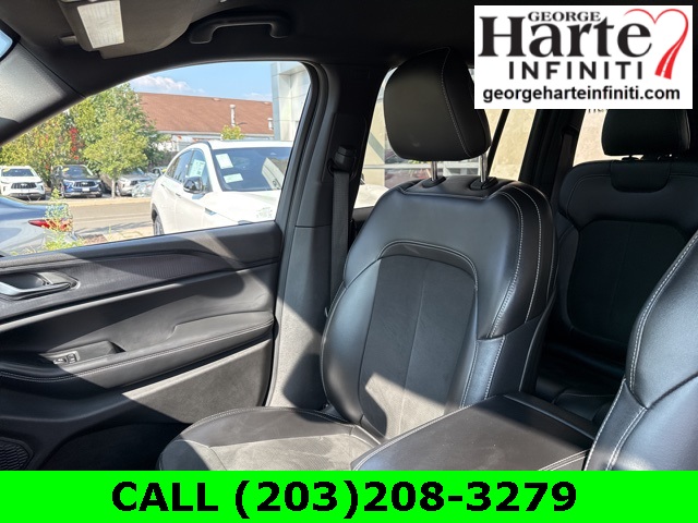 2023 Jeep Grand Cherokee Altitude photo 13