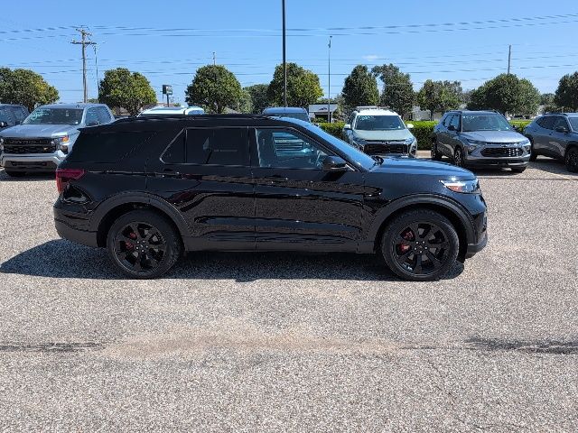 2022 Ford Explorer ST photo 13