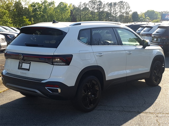 2025 Volkswagen Taos SE photo 4