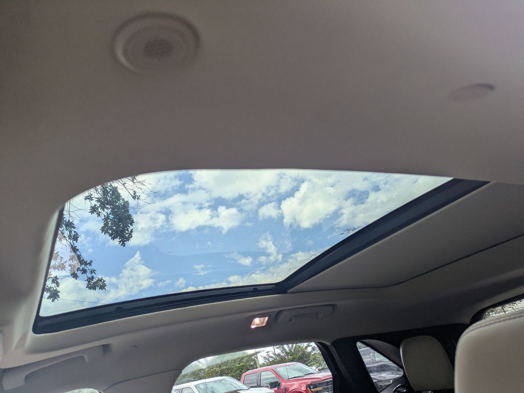 2020 Ford Escape Titanium Hybrid photo 21