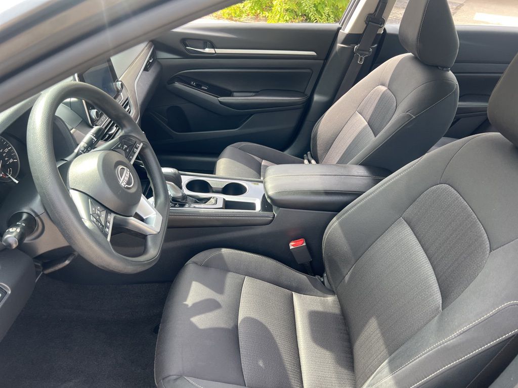 2023 Nissan Altima 2.5 SV photo 4