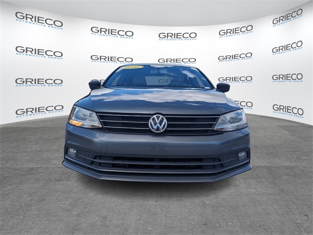 2016 Volkswagen Jetta 1.8T Sport photo 3