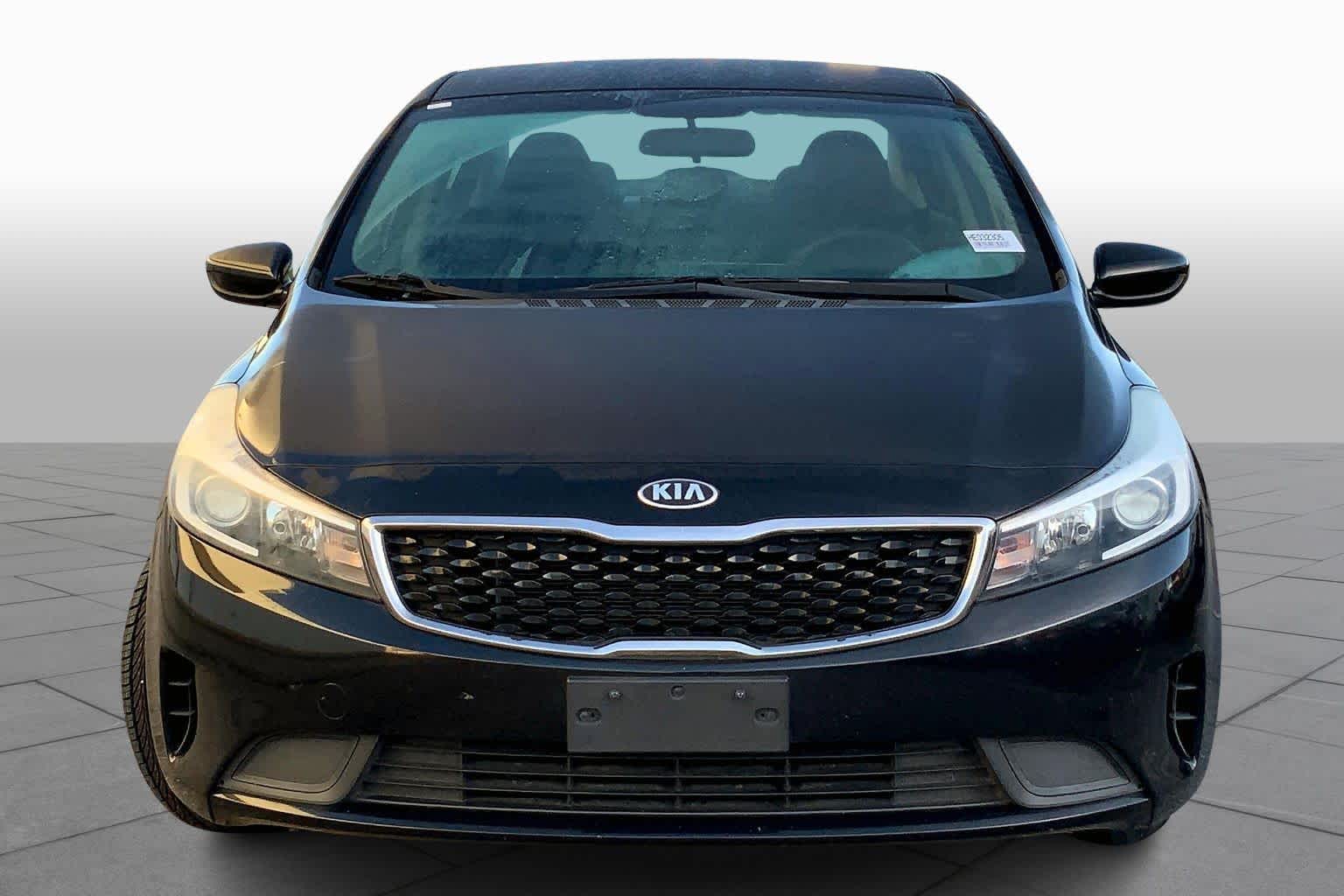 2017 Kia Forte LX Base photo 3