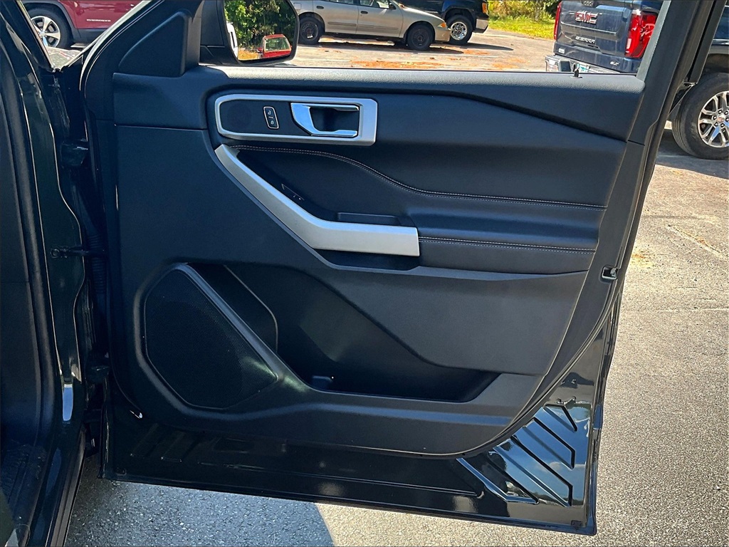 2022 Ford Explorer XLT photo 12