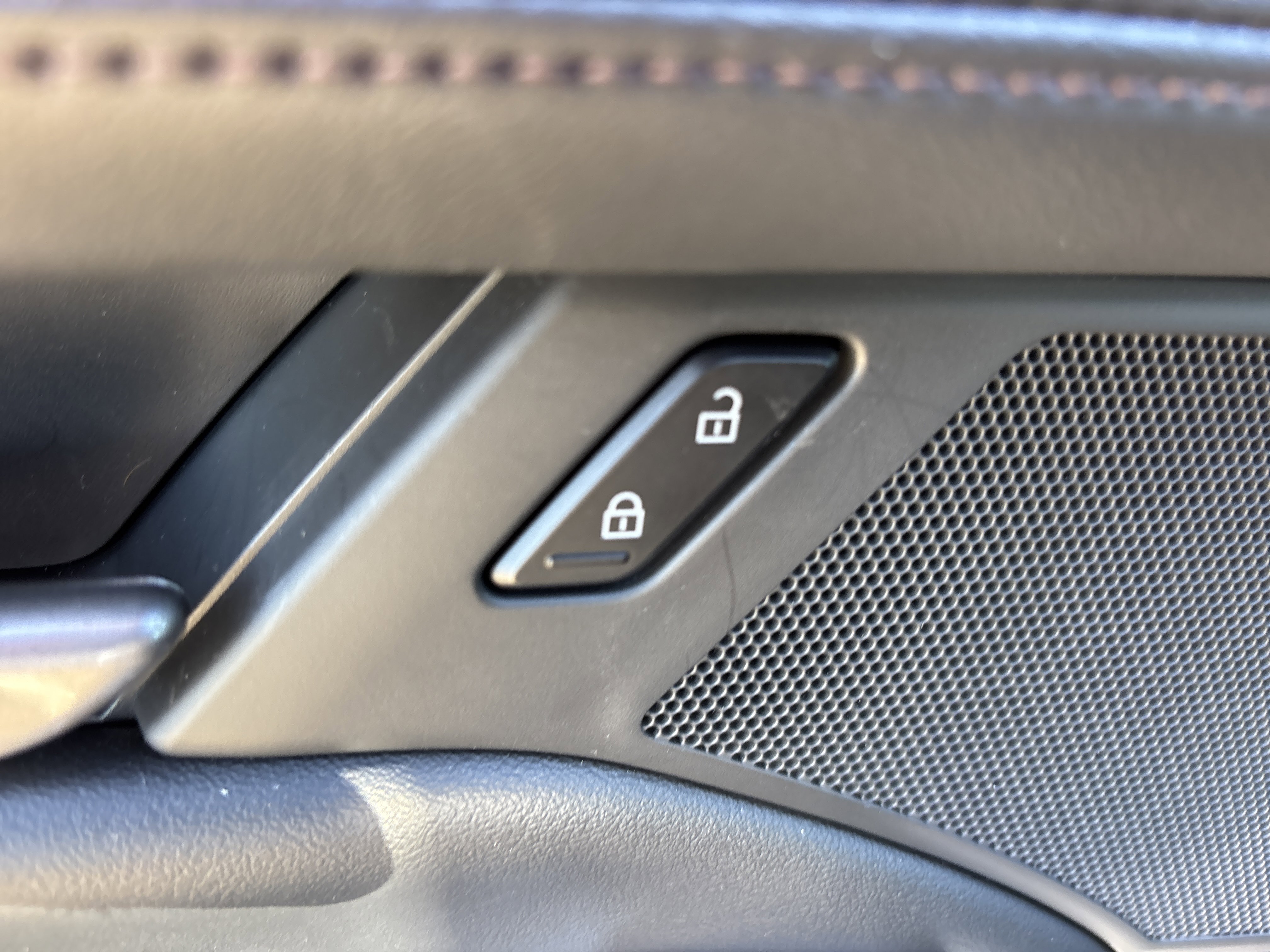 2025 Mazda Mazda3 Hatchback 2.5 Select Sport photo 2