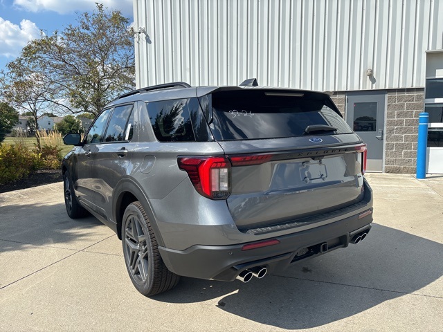 2025 Ford Explorer ST photo 6