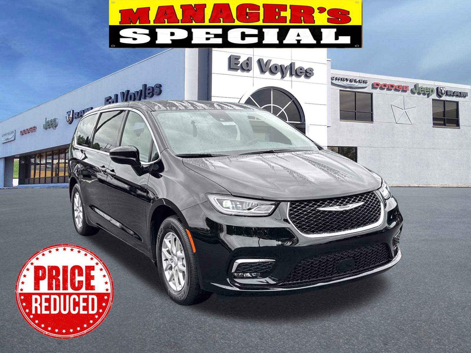 2026 Chrysler Pacifica Select's photo