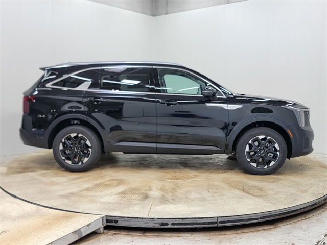 2025 Kia Sorento S photo 3