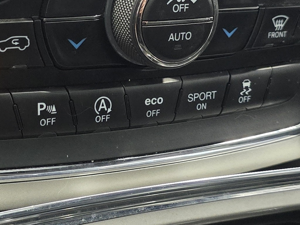 2018 Jeep Grand Cherokee Altitude photo 25