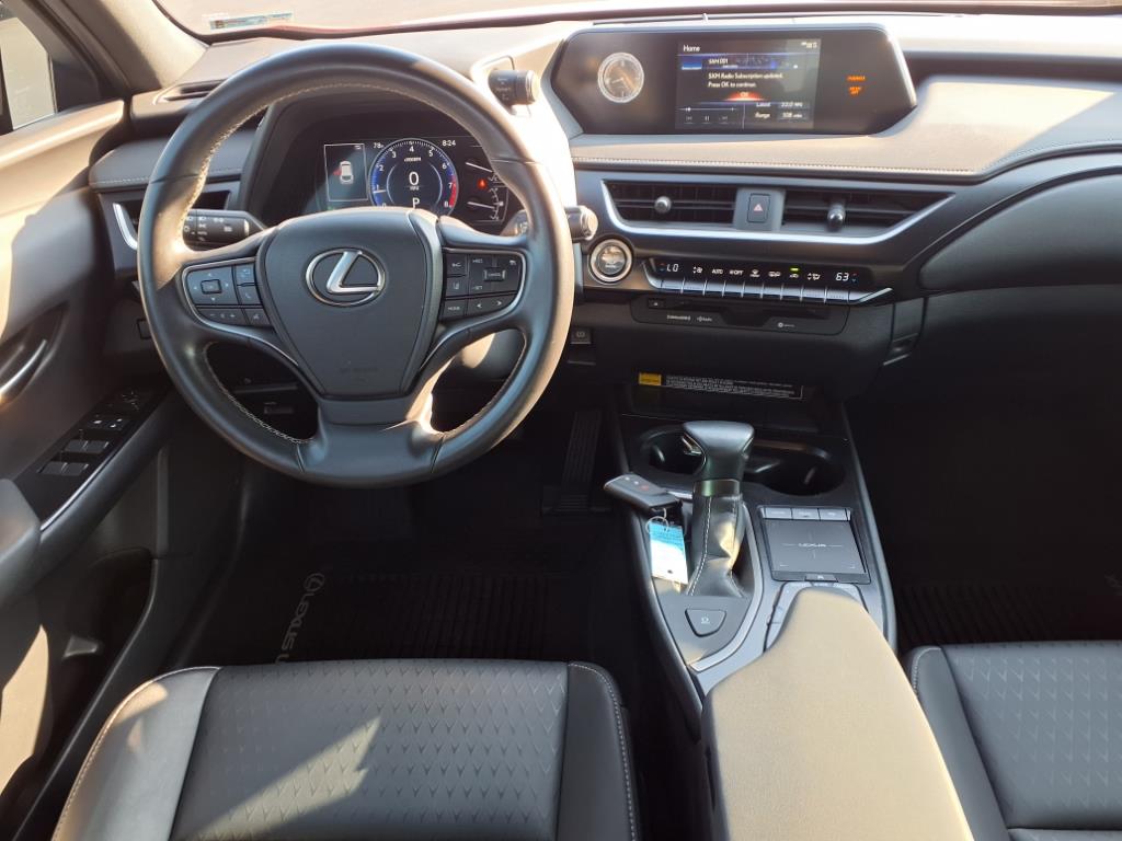 2021 Lexus UX 200 photo 3