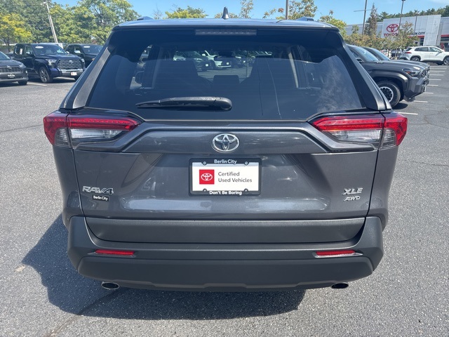 2021 Toyota RAV4 XLE photo 4