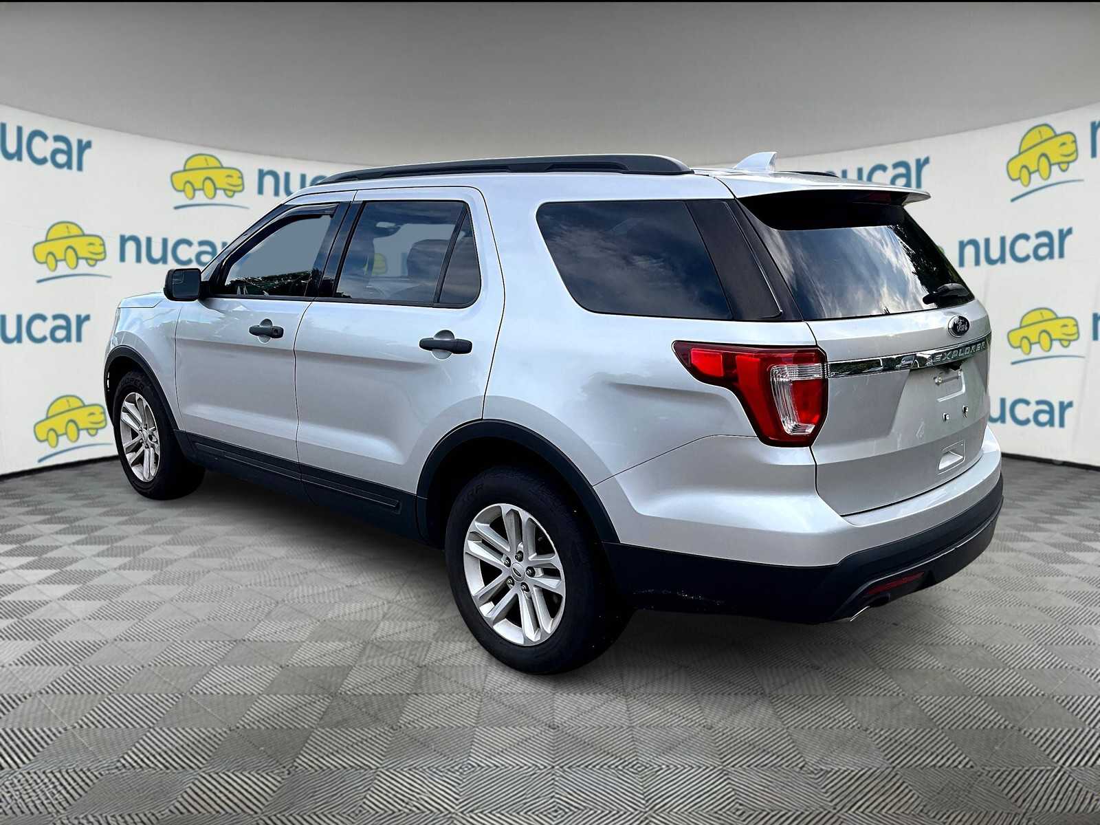2016 Ford Explorer Base photo 3