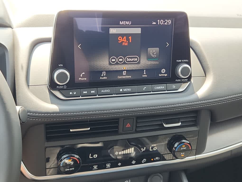 2025 Nissan Rogue SV photo 13