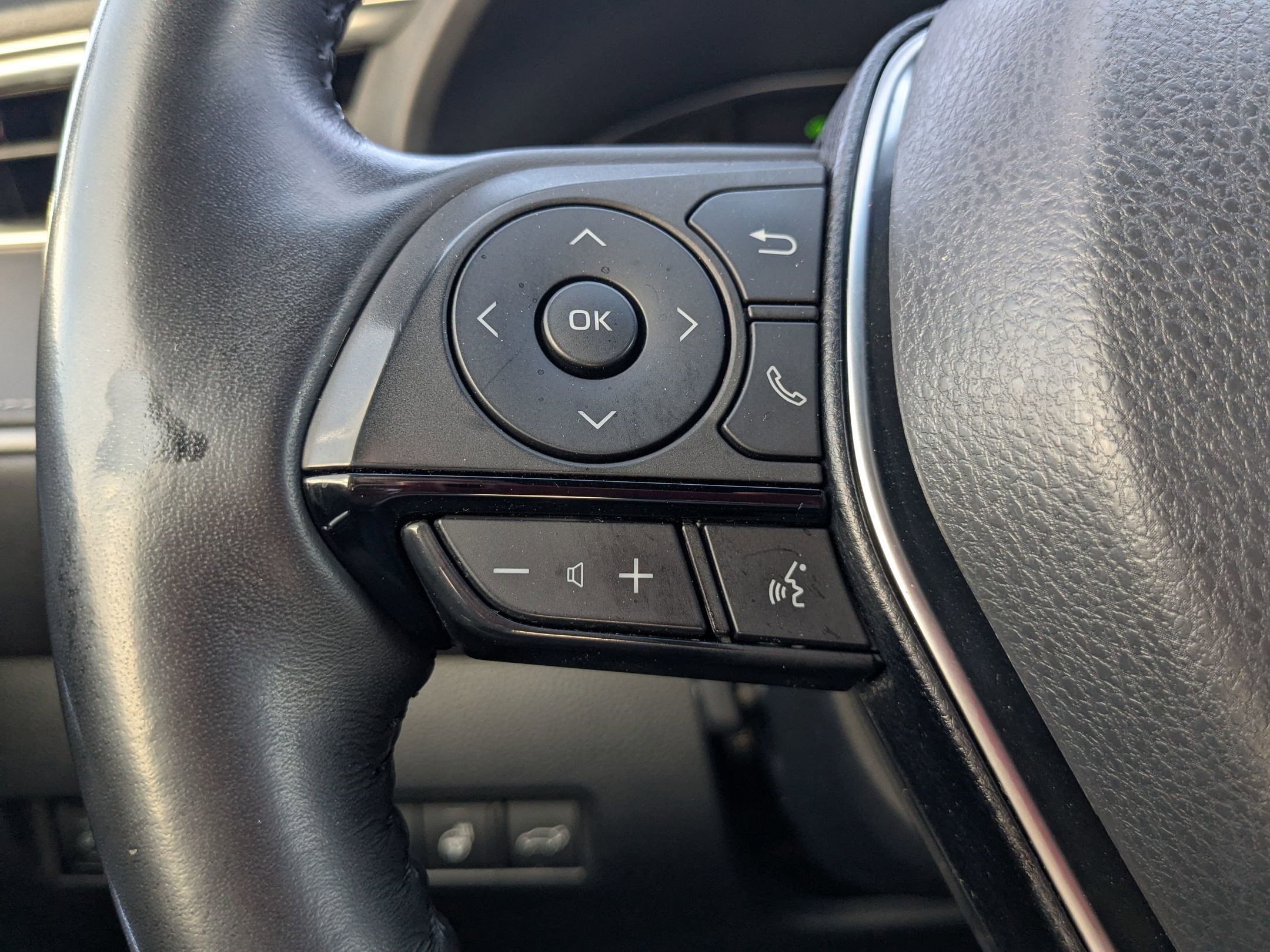 2021 Toyota Venza XLE photo 16