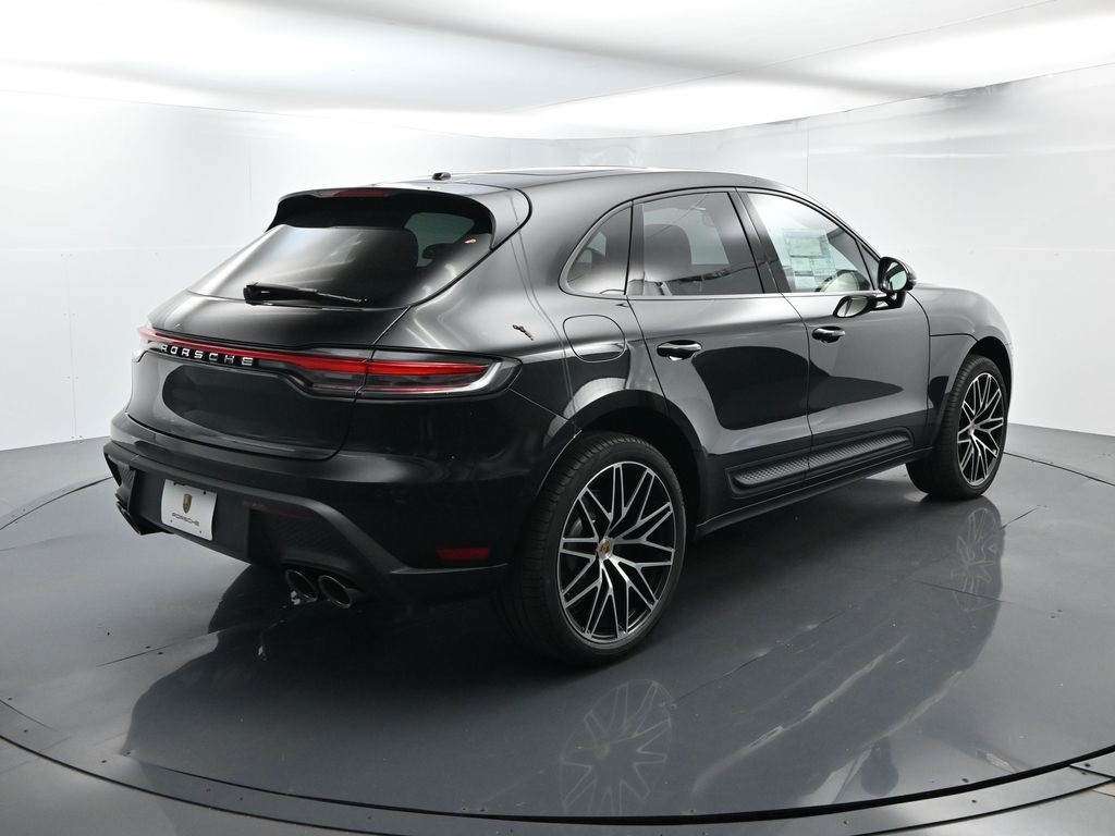 2026 Porsche Macan T photo 13