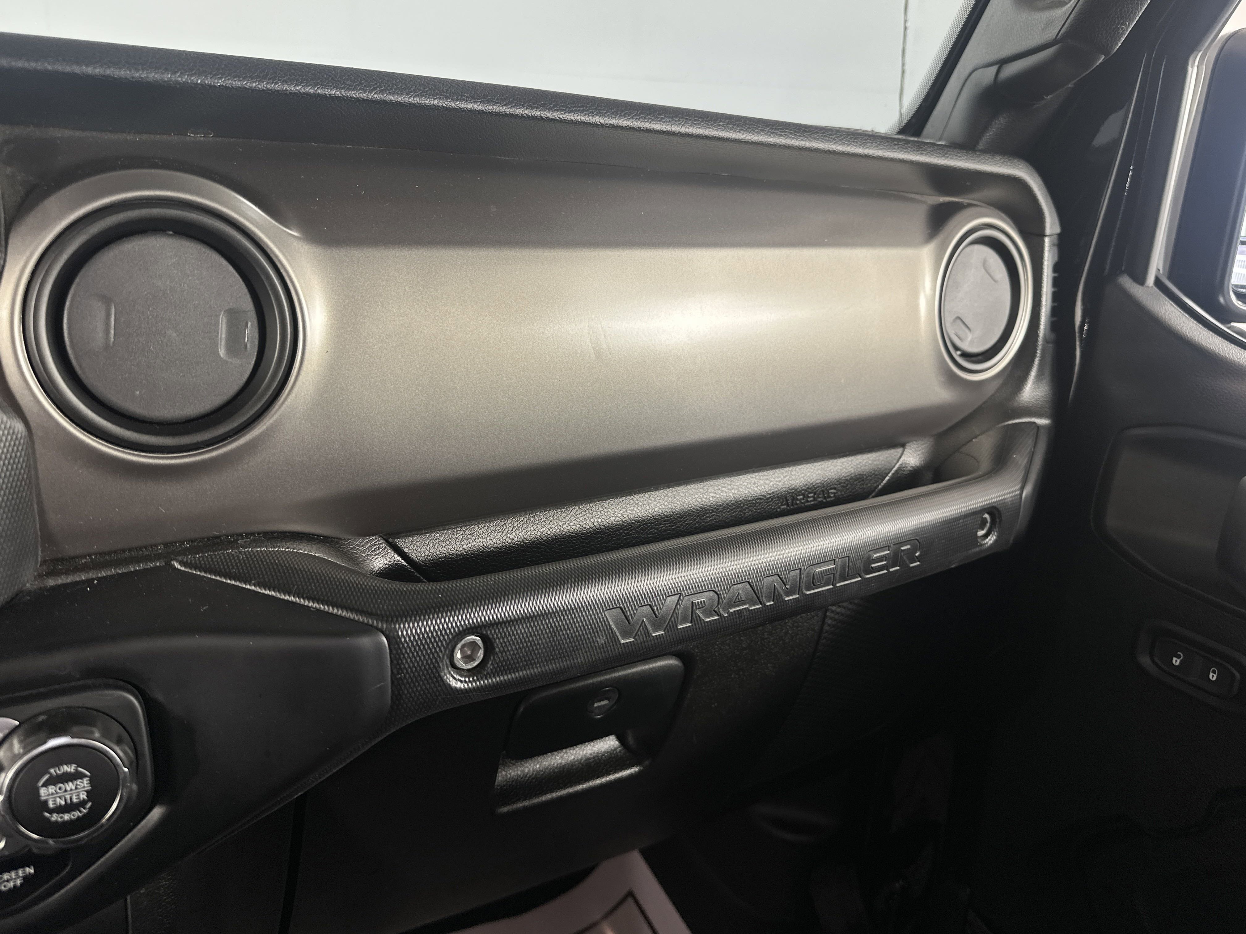 2020 Jeep Wrangler Sport S photo 2
