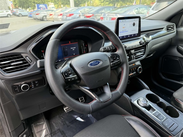 2023 Ford Escape ST-Line photo 2