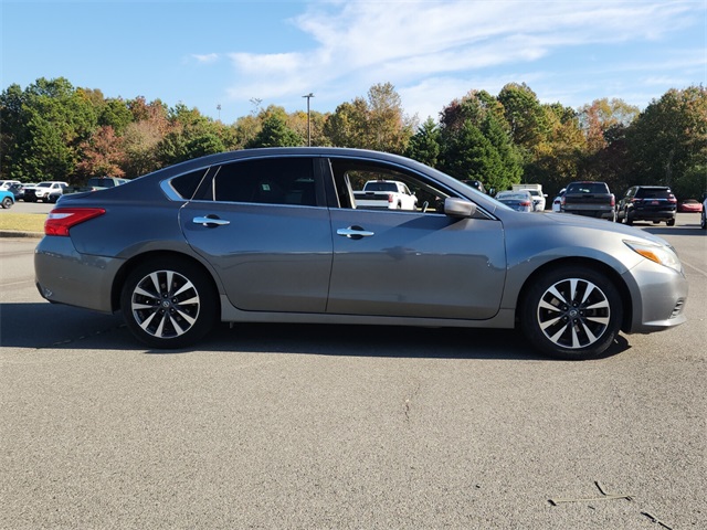Used 2017 Nissan Altima SV with VIN 1N4AL3AP2HC238912 for sale in Little Rock, AR