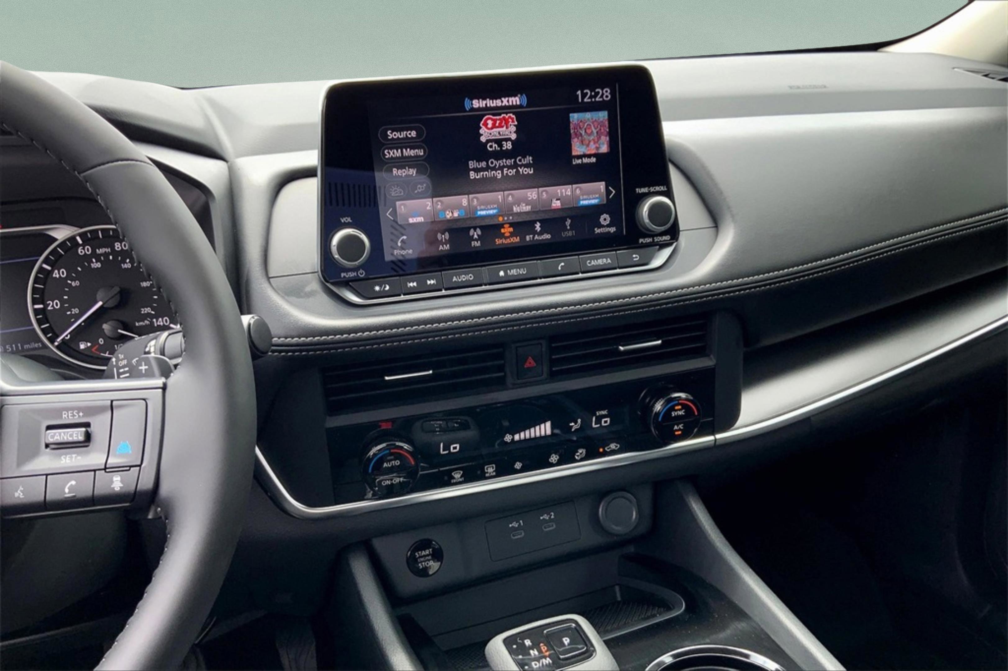 2025 Nissan Rogue SV photo 4