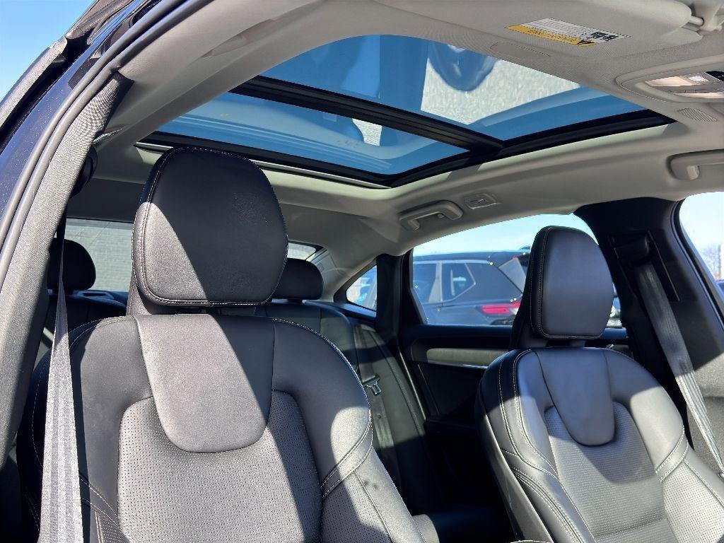 2022 Volvo S90 Inscription photo 28
