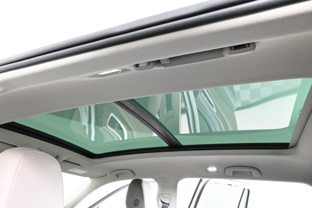 2025 Volkswagen Atlas SEL photo 4
