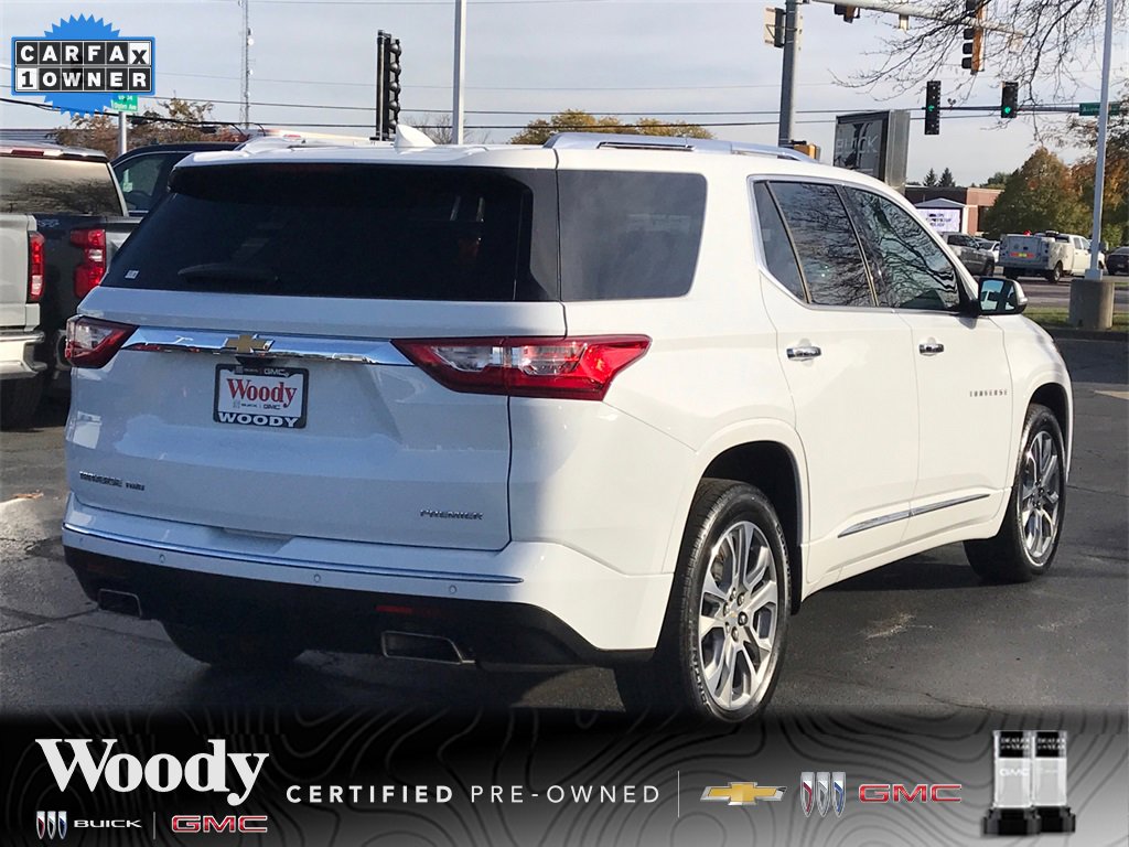 2021 Chevrolet Traverse Premier photo 2