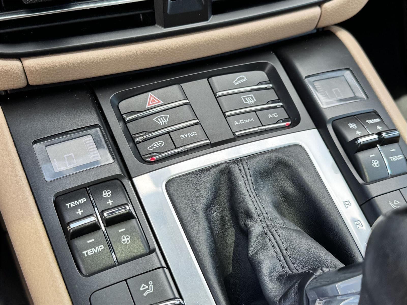 2021 Porsche Macan Base photo 48