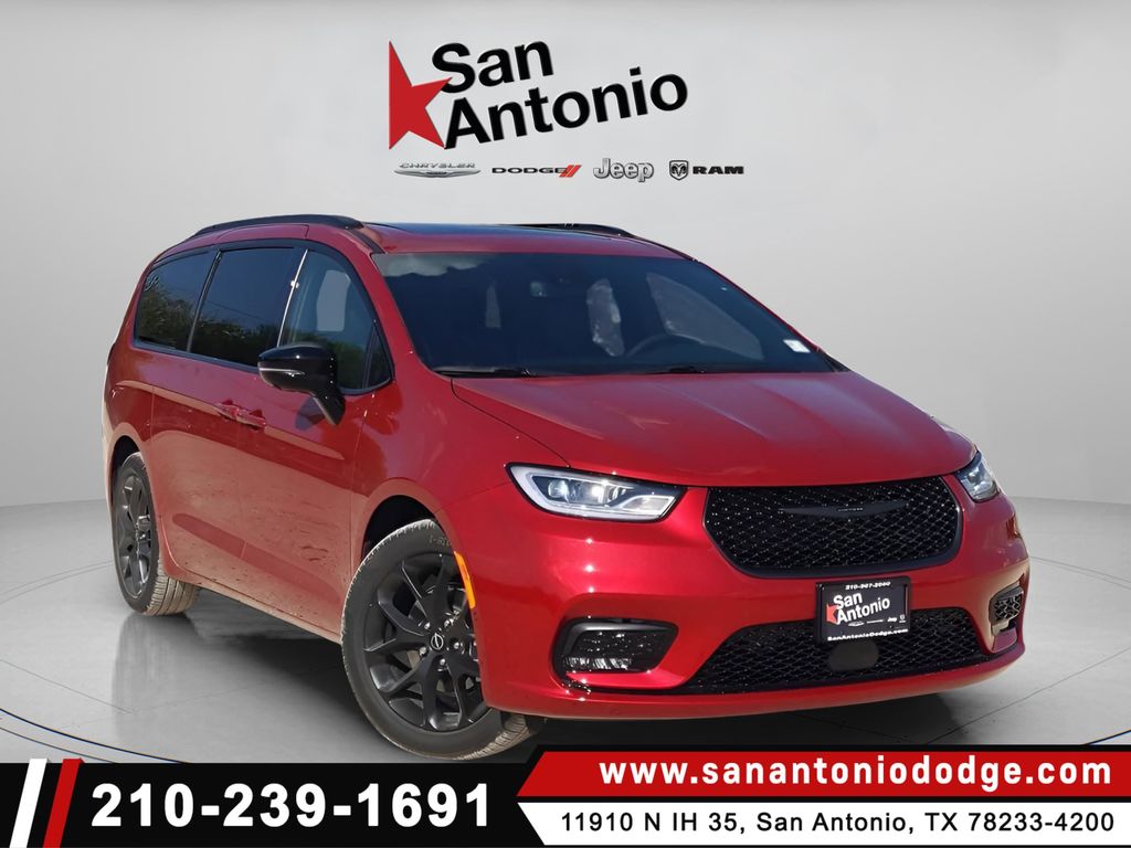 2026 Chrysler Pacifica Limited's photo