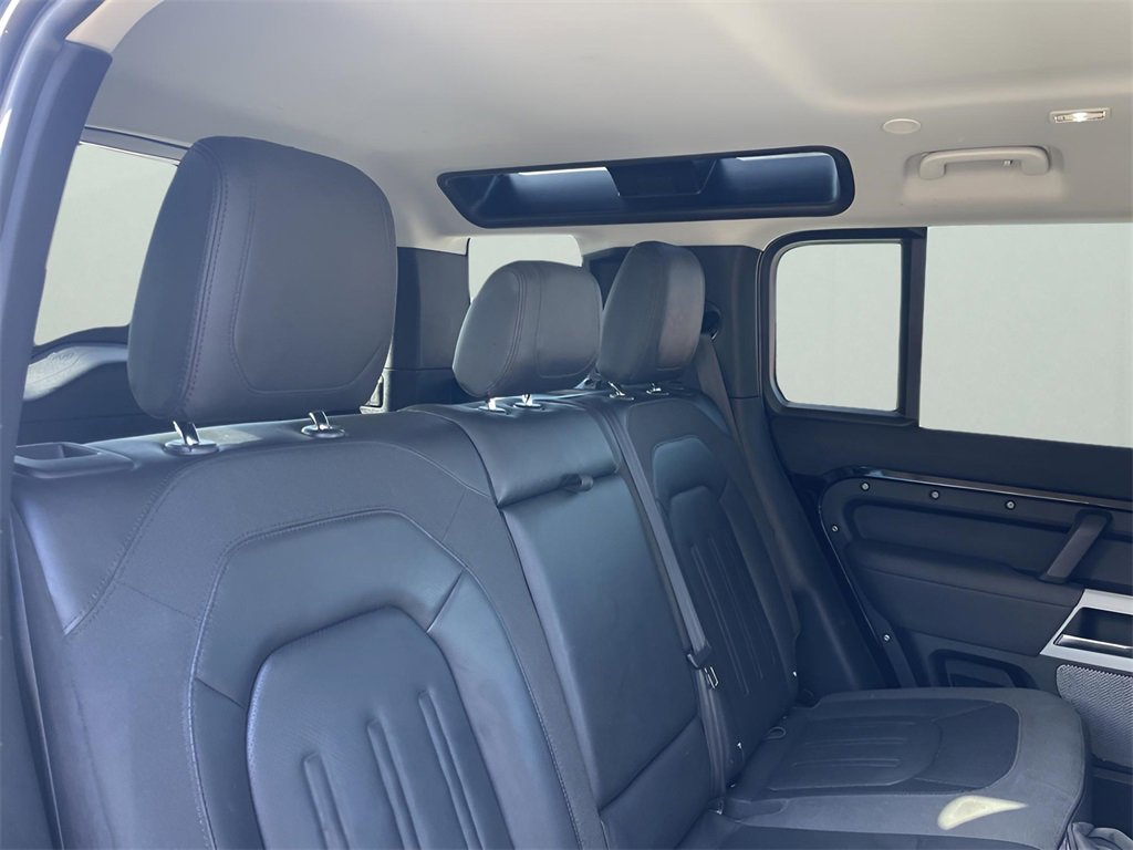 2021 Land Rover Defender SE's photo