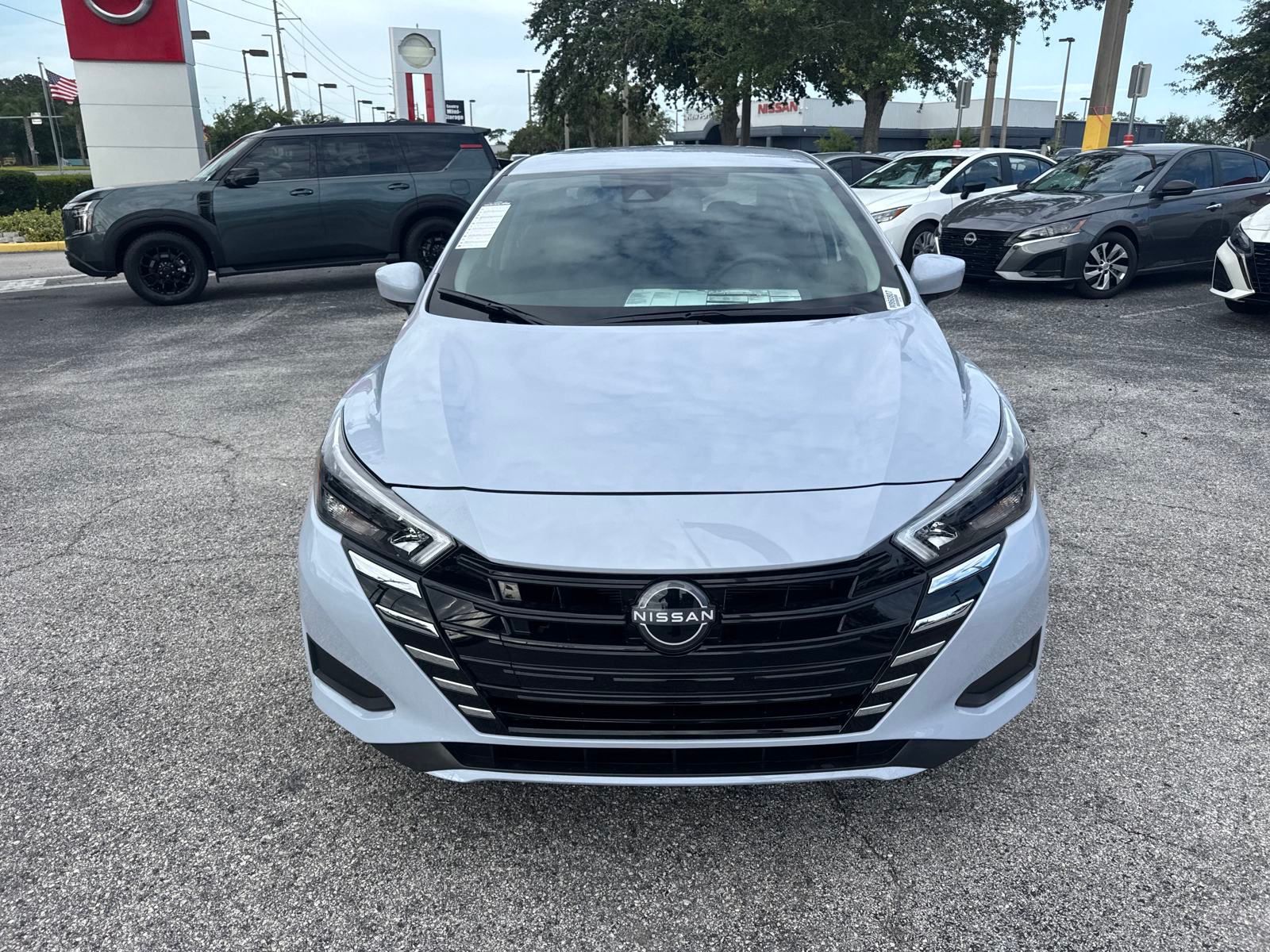 2025 Nissan Versa 1.6 SV photo 3