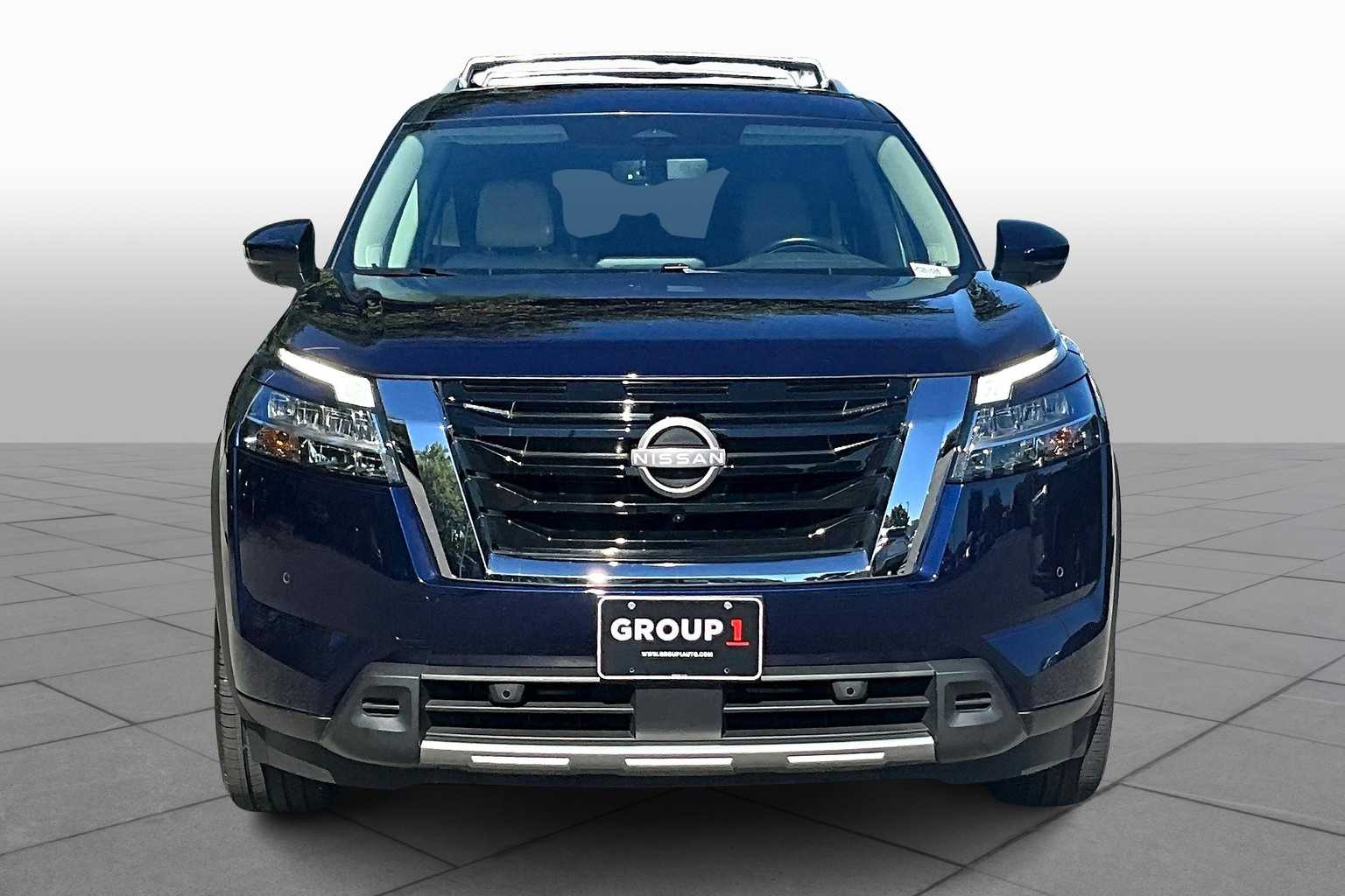 2023 Nissan Pathfinder SL photo 3
