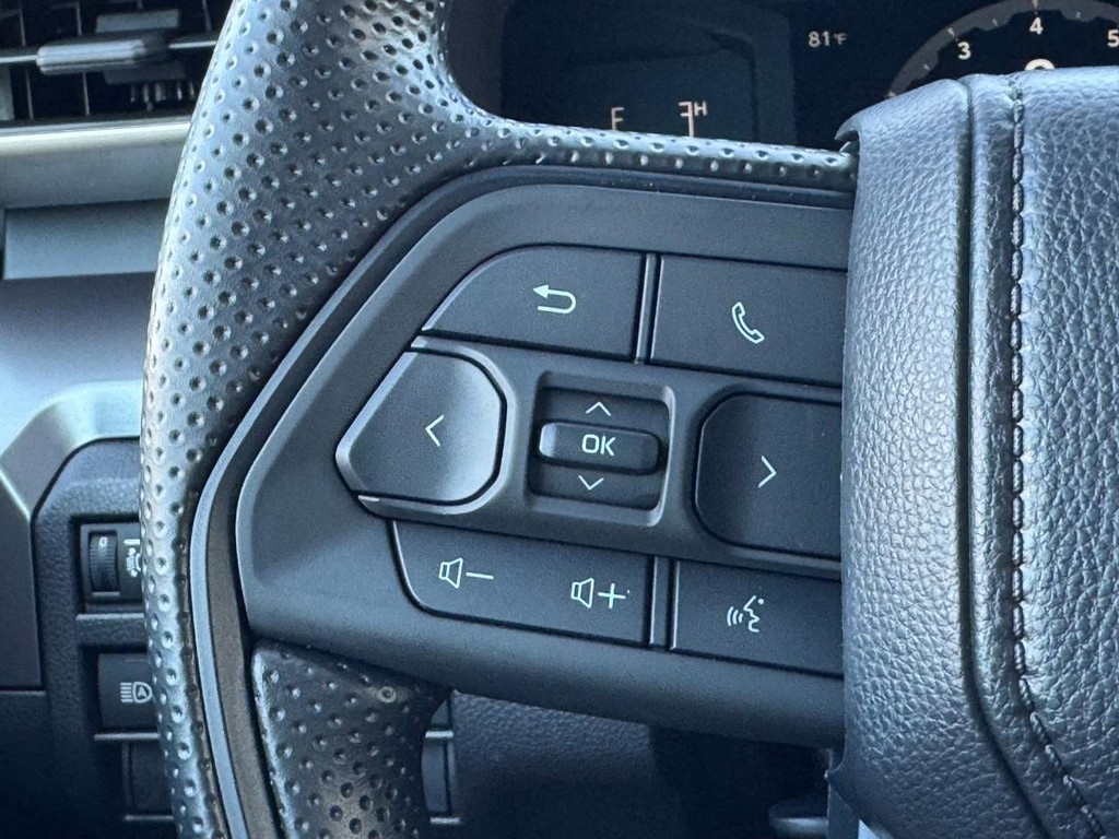 2025 Toyota Tacoma SR5 4x4 Double Cab photo 9