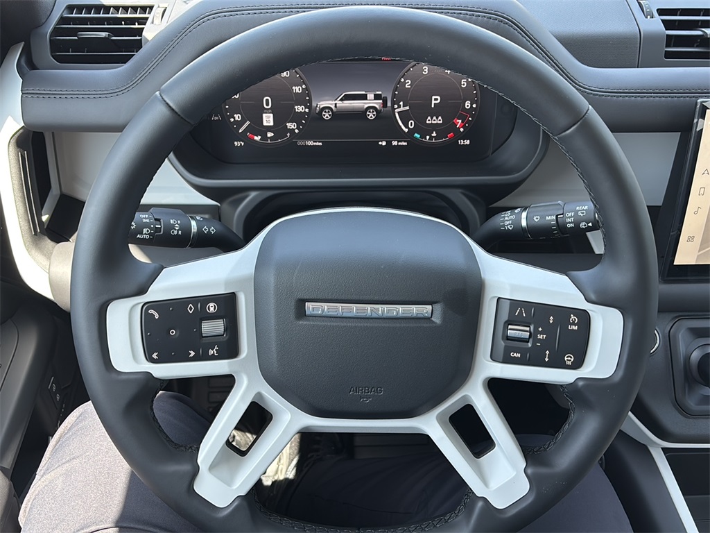 2025 Land Rover Defender 110 S photo 2