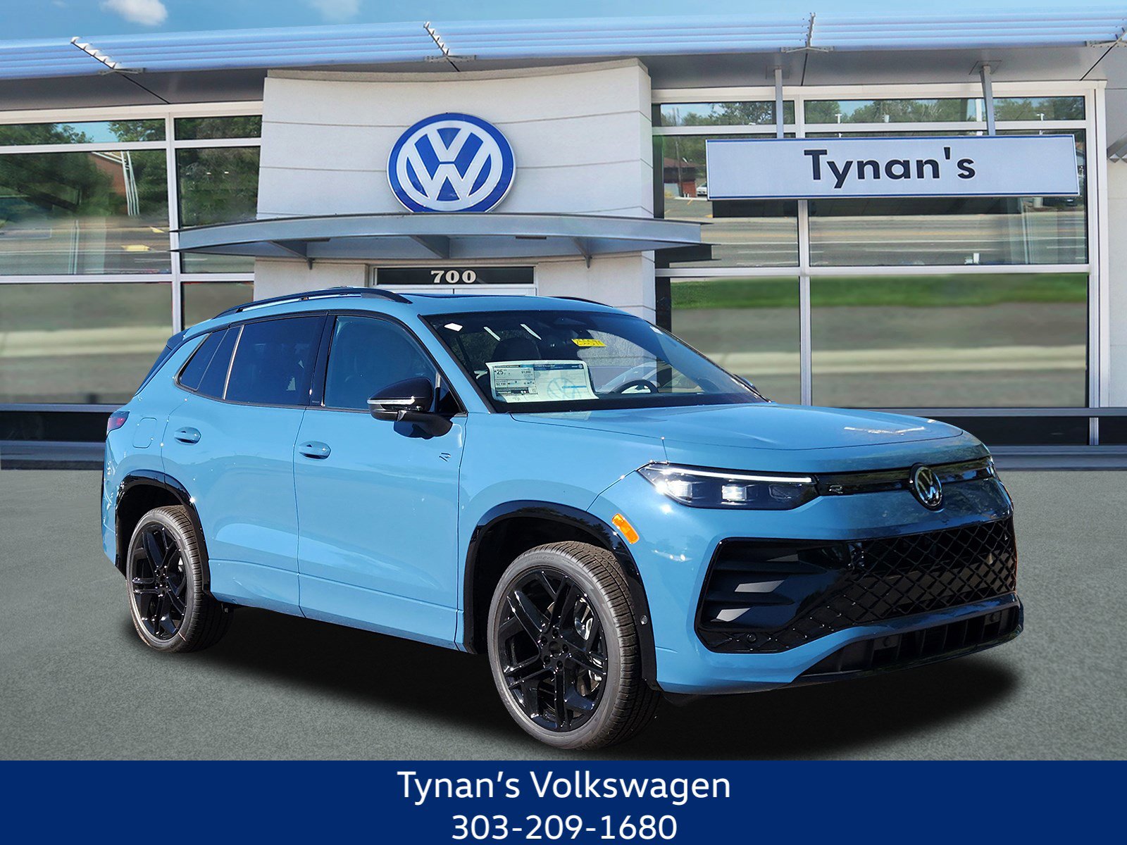 2025 Volkswagen Tiguan SE R-LINE BLACK's photo