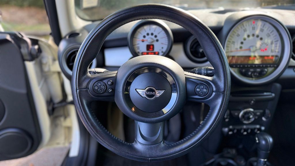 2013 Mini Cooper Base photo 17
