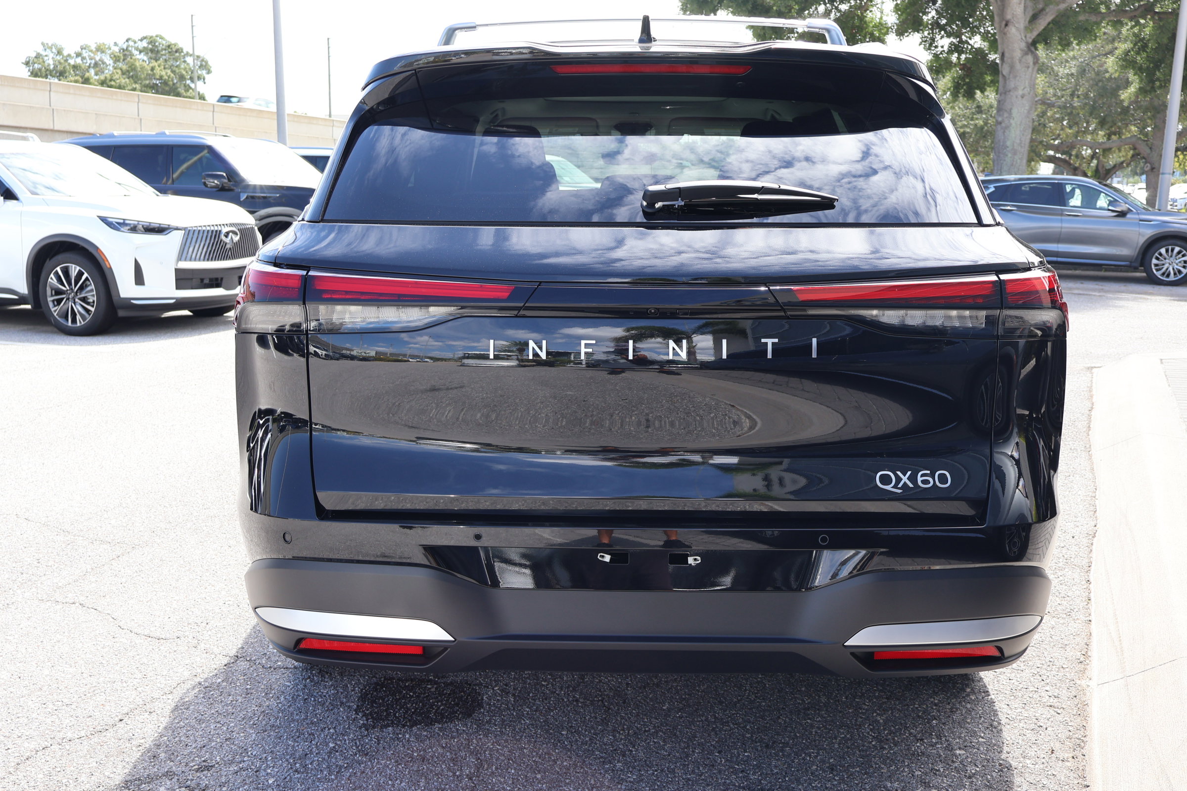 2026 Infiniti QX60 Luxe photo 3