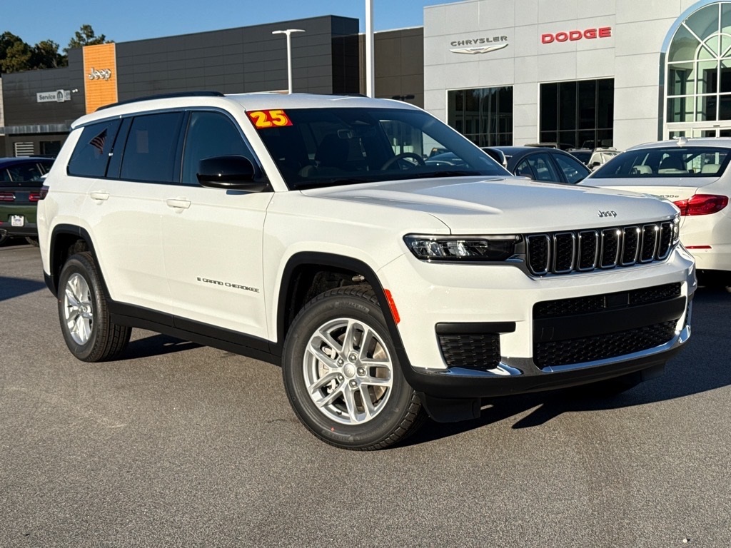 2025 Jeep Grand Cherokee L Laredo's photo