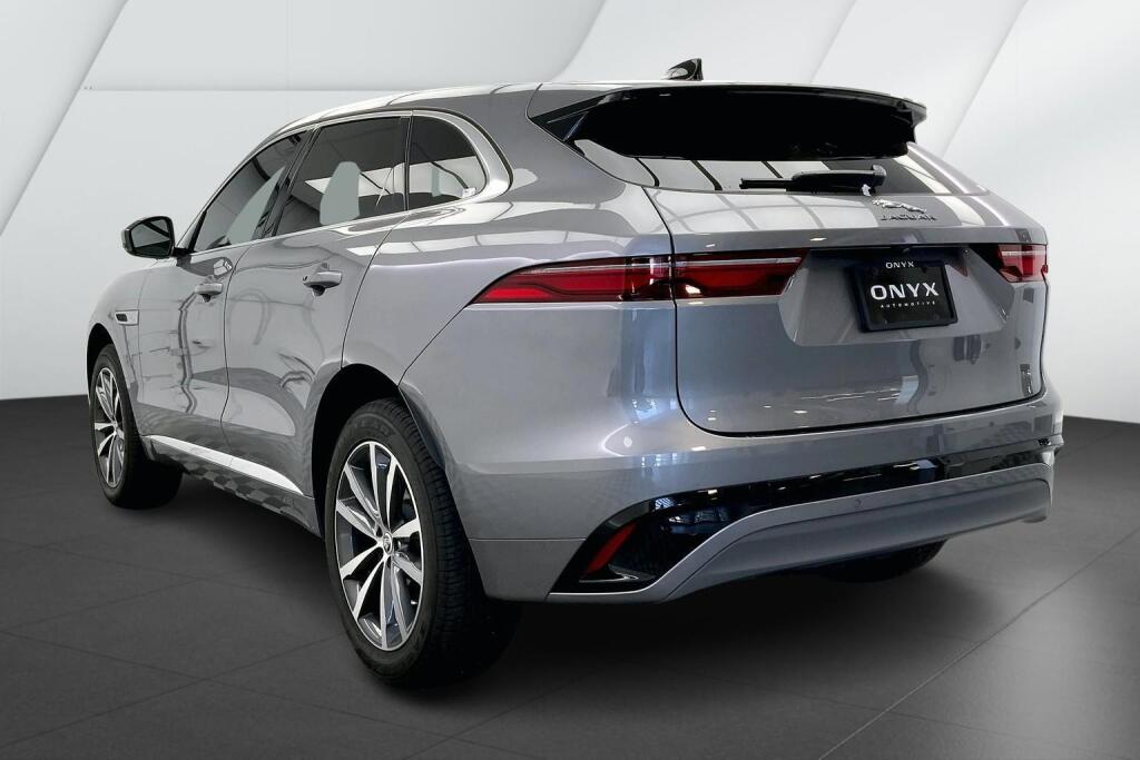 2025 Jaguar F-PACE P250 R-Dynamic S photo 8