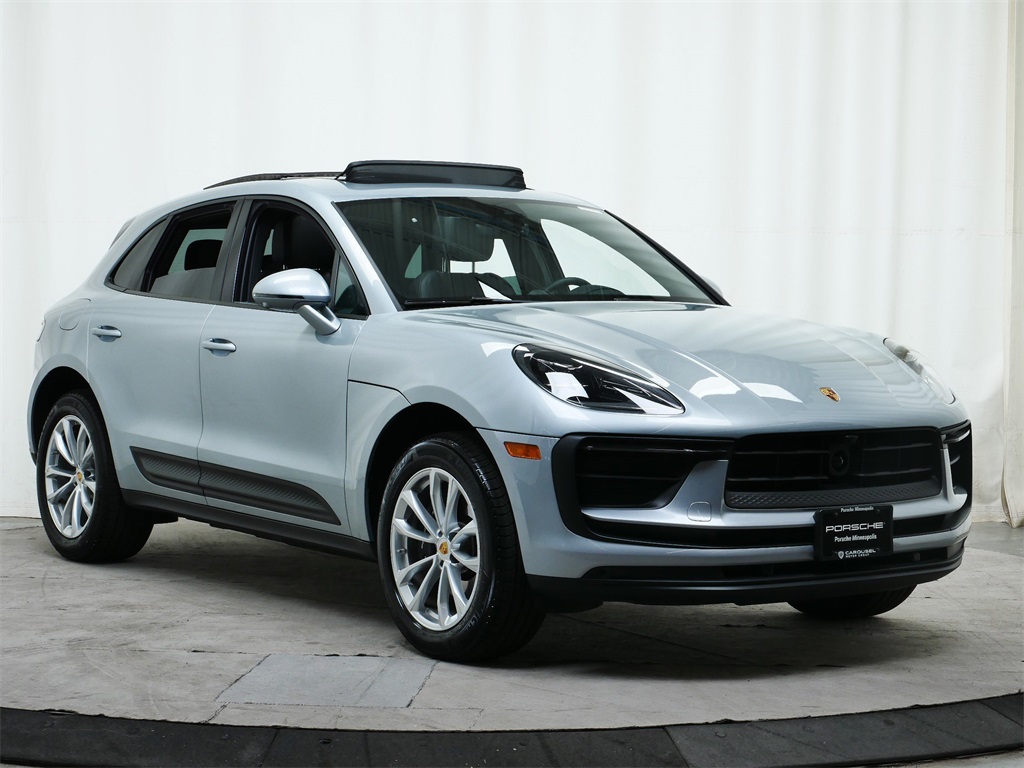 2025 Porsche Macan T photo 8